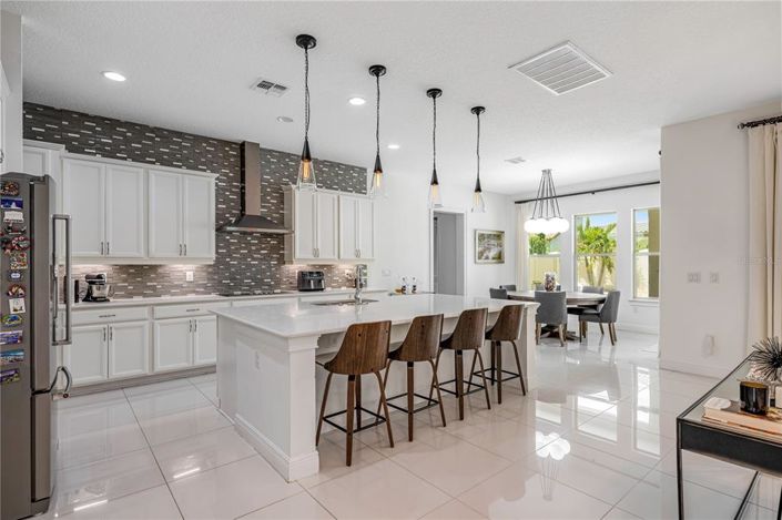 Image No.24-6 Bed Property for sale