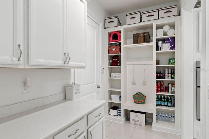 Image No.25-6 Bed Property for sale