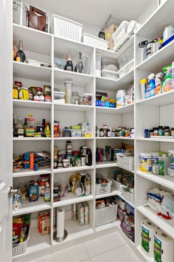 Image No.26-6 Bed Property for sale