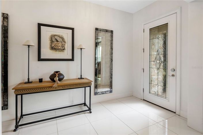 Image No.5-6 Bed Property for sale