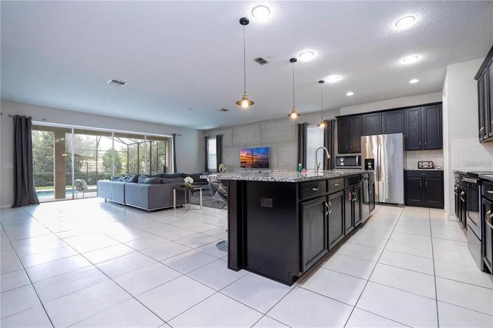 Image No.16-9 Bed Property for sale