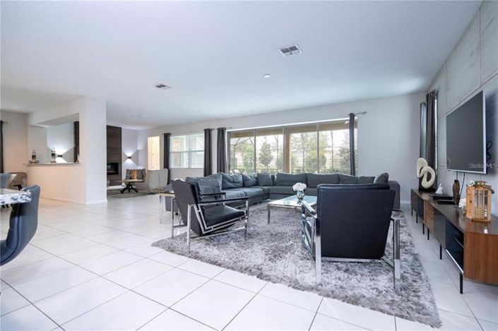 Image No.23-9 Bed Property for sale