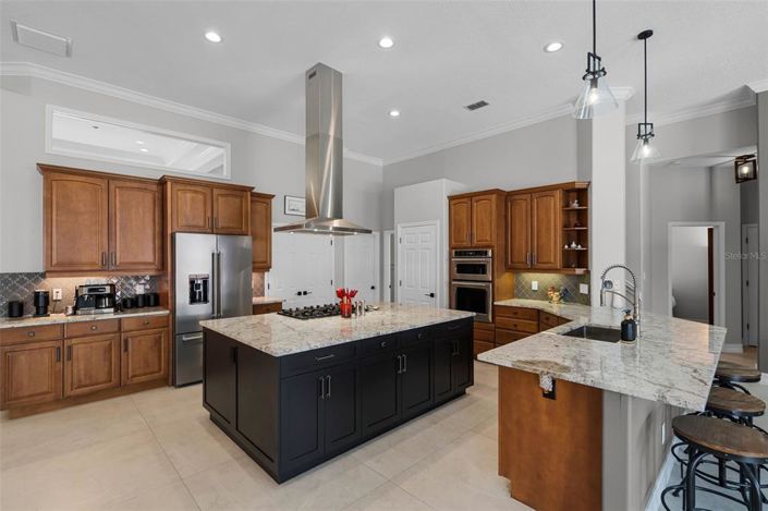 Image No.10-5 Bed Property for sale