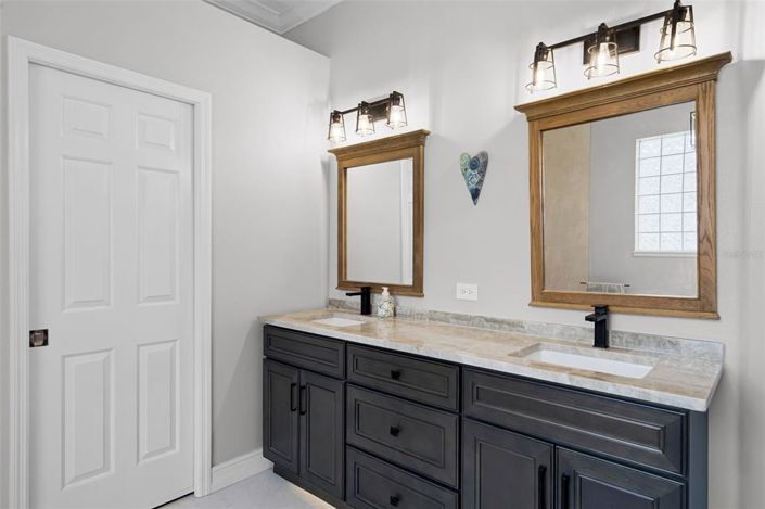 Image No.21-5 Bed Property for sale