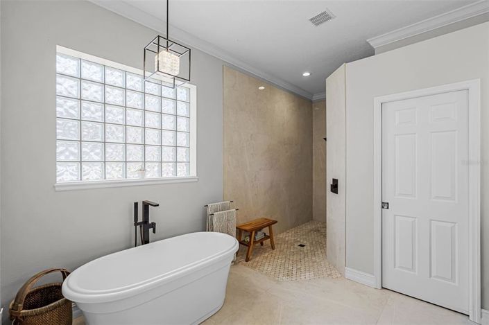 Image No.22-5 Bed Property for sale