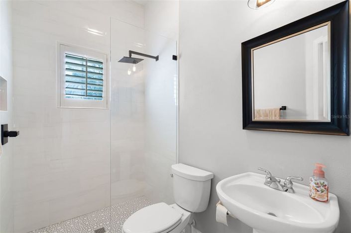 Image No.28-5 Bed Property for sale