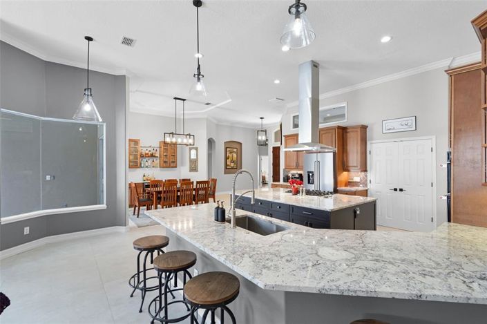 Image No.9-5 Bed Property for sale