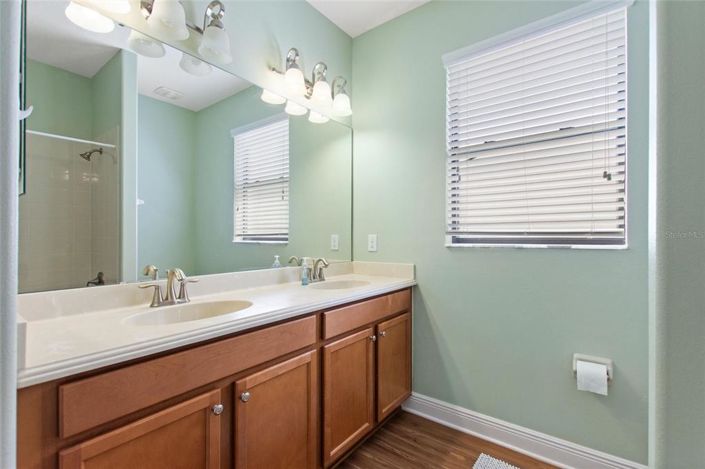 Image No.26-4 Bed Property for sale