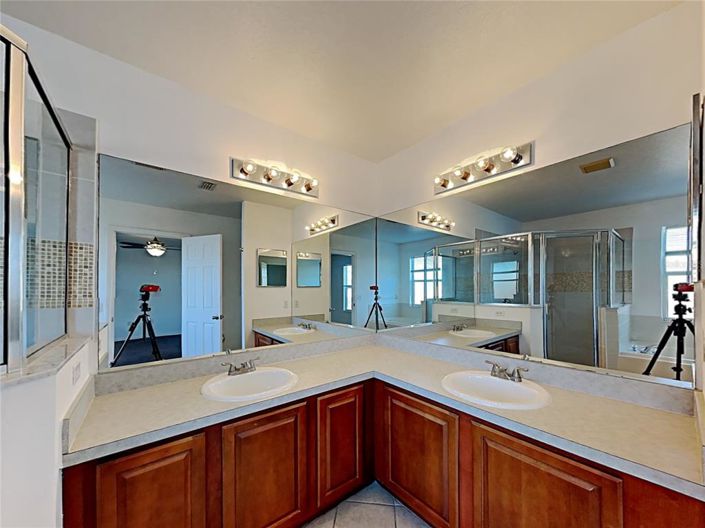 Image No.16-4 Bed Property for sale