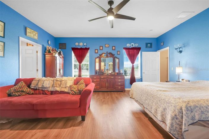 Image No.16-4 Bed Property for sale