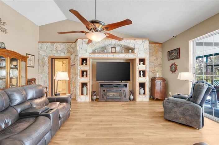 Image No.7-4 Bed Property for sale