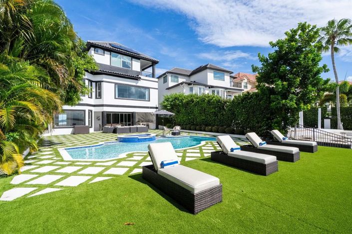 Image No.2-5 Bed Property for sale