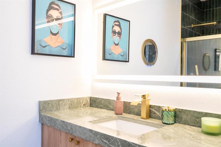 Image No.22-5 Bed Property for sale