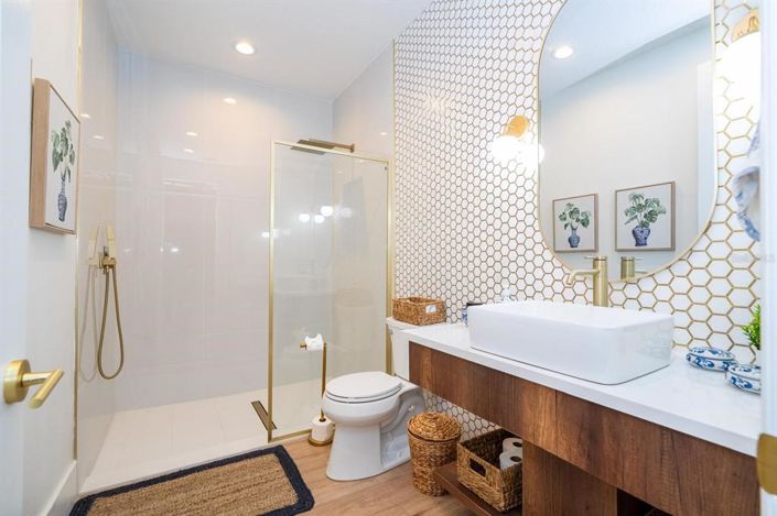 Image No.30-5 Bed Property for sale