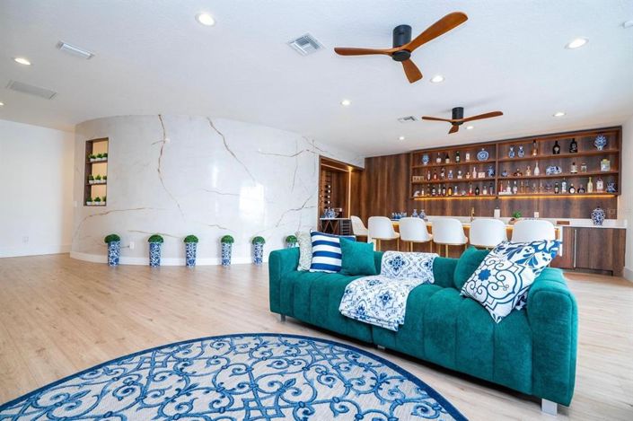 Image No.31-5 Bed Property for sale