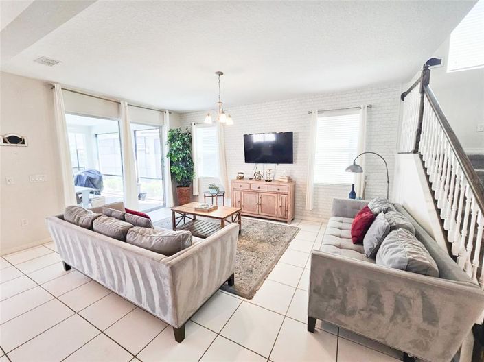 Image No.12-6 Bed Property for sale