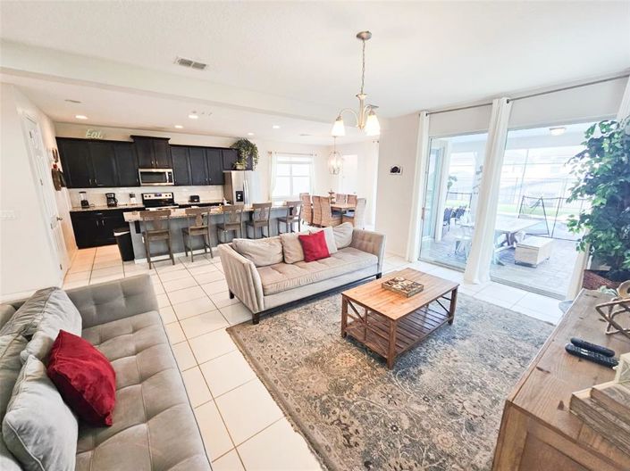 Image No.14-6 Bed Property for sale