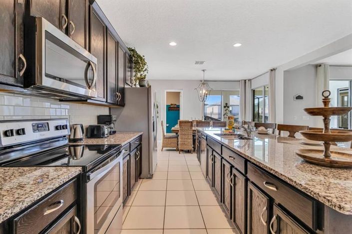 Image No.15-6 Bed Property for sale