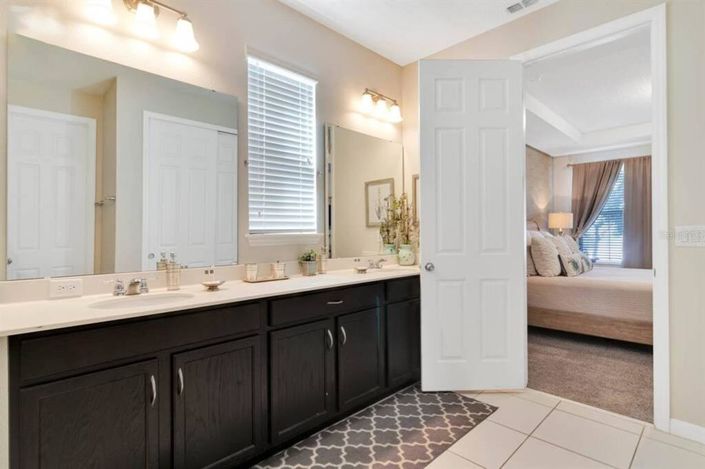 Image No.9-6 Bed Property for sale