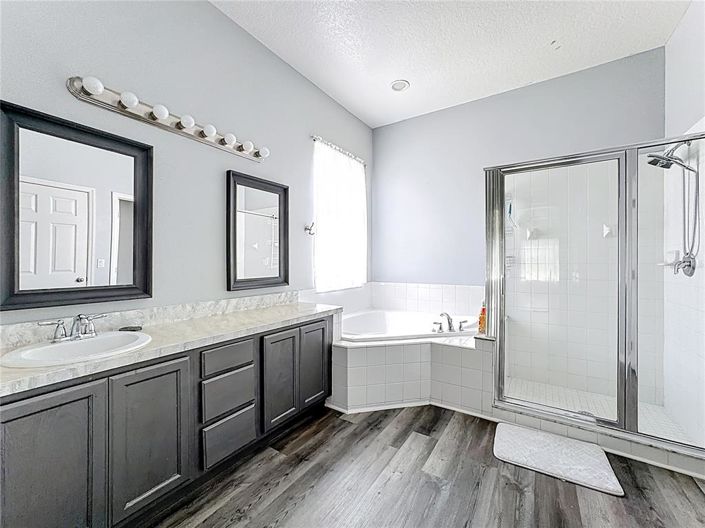 Image No.30-4 Bed Property for sale