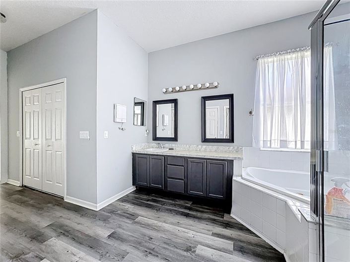 Image No.32-4 Bed Property for sale