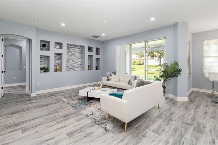 Image No.10-4 Bed Property for sale