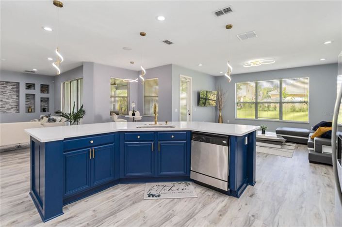 Image No.17-4 Bed Property for sale