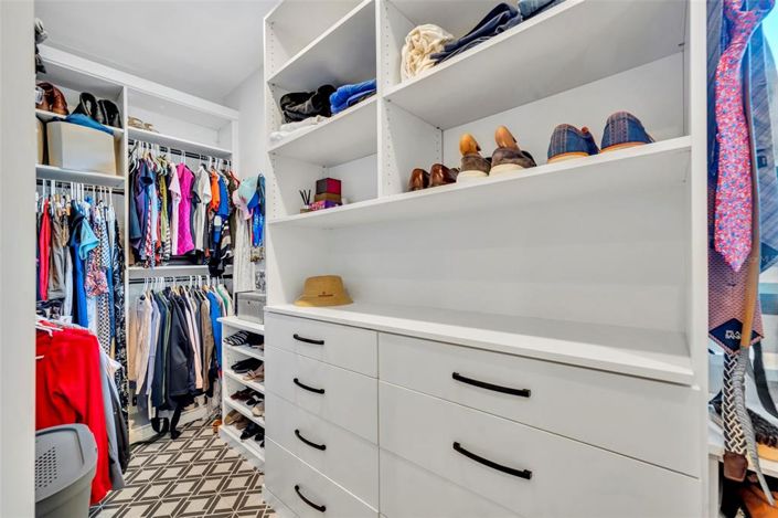 Image No.32-4 Bed Property for sale