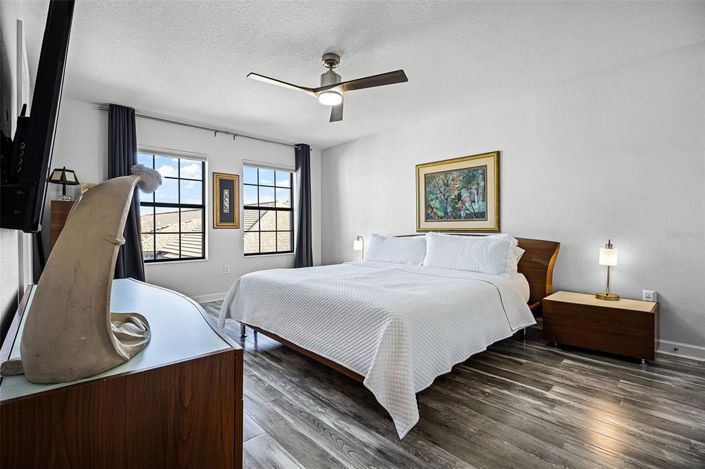 Image No.20-4 Bed Townhouse for sale