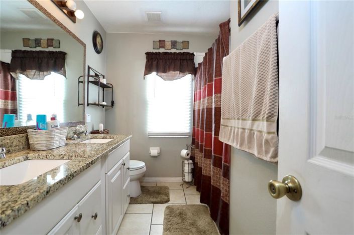 Image No.12-3 Bed Property for sale