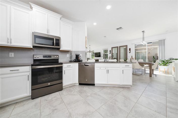 Image No.11-5 Bed Townhouse for sale