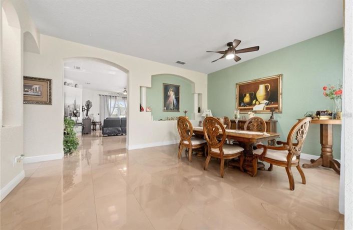 Image No.10-4 Bed Property for sale