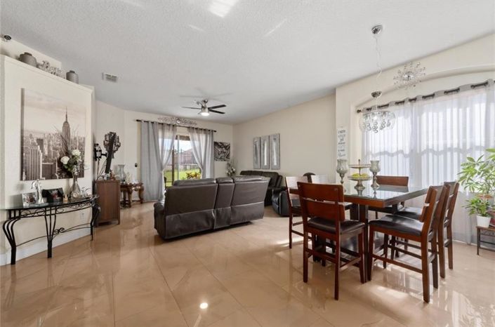 Image No.12-4 Bed Property for sale