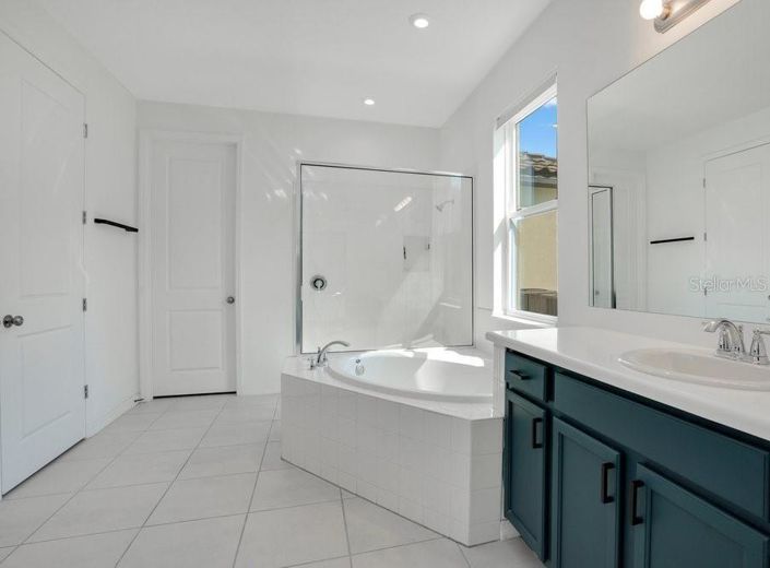 Image No.20-5 Bed Property for sale