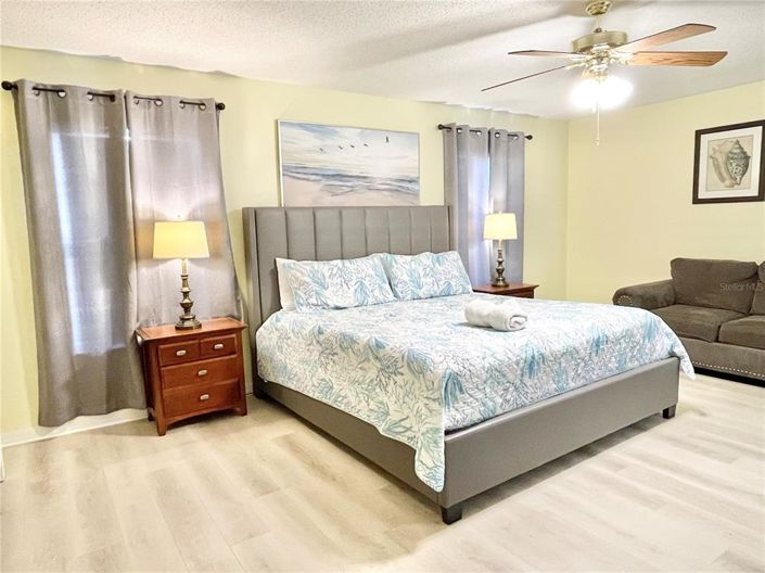 Image No.28-4 Bed Property for sale