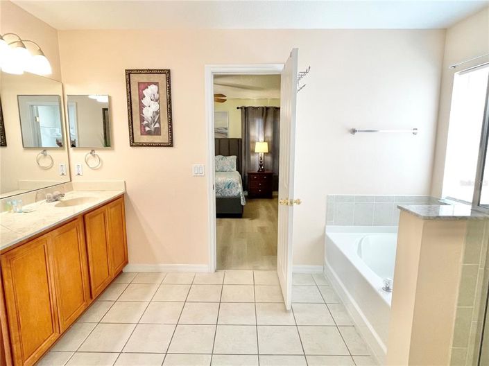 Image No.30-4 Bed Property for sale