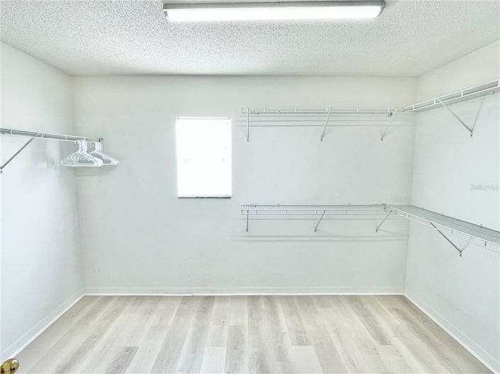 Image No.33-4 Bed Property for sale