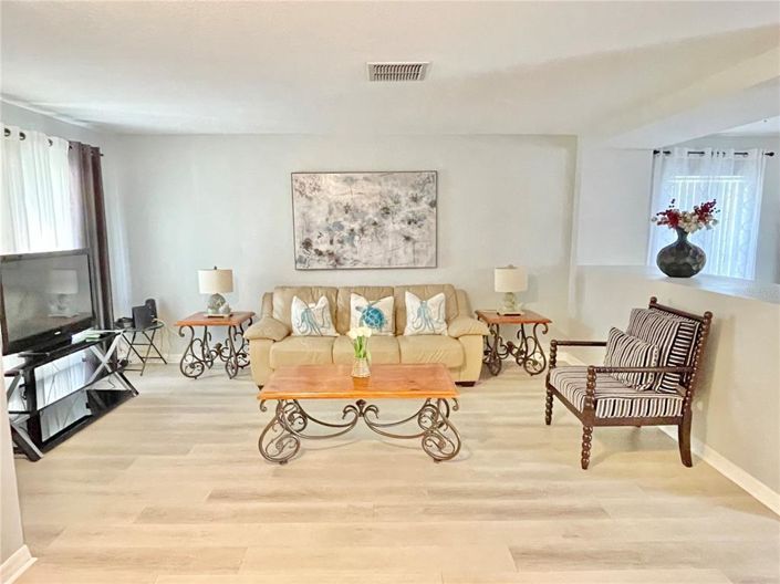 Image No.4-4 Bed Property for sale