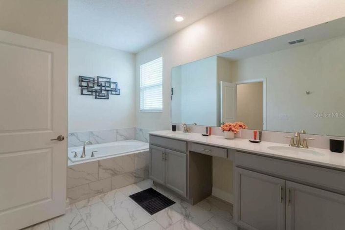 Image No.26-5 Bed Property for sale