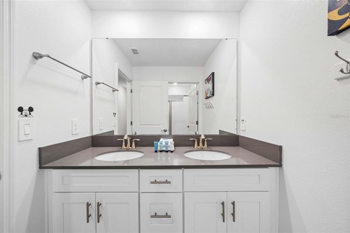 Image No.19-4 Bed Townhouse for sale