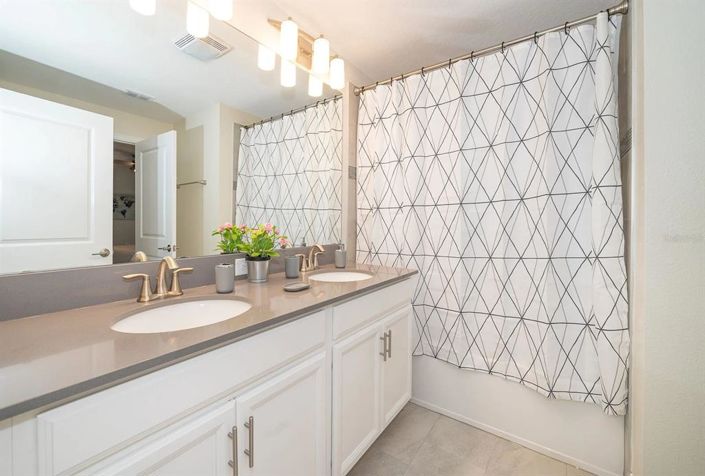 Image No.10-4 Bed Townhouse for sale