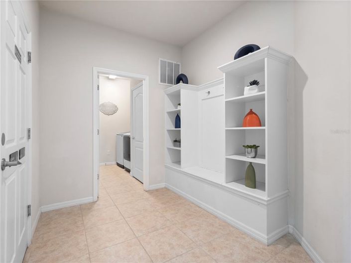 Image No.10-8 Bed Property for sale