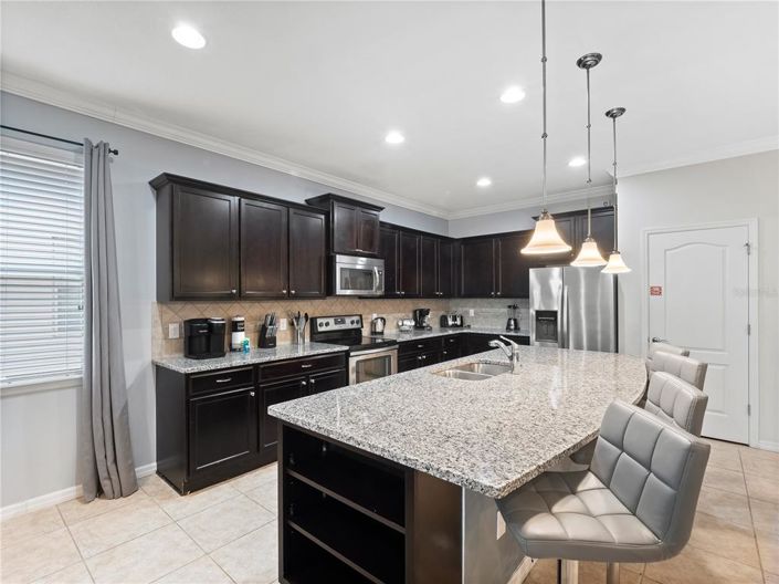 Image No.15-8 Bed Property for sale