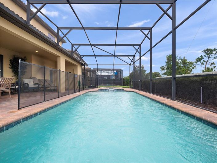 Image No.18-8 Bed Property for sale