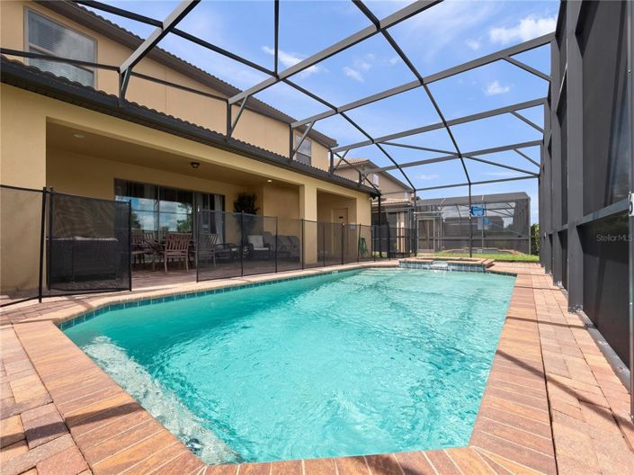 Image No.19-8 Bed Property for sale