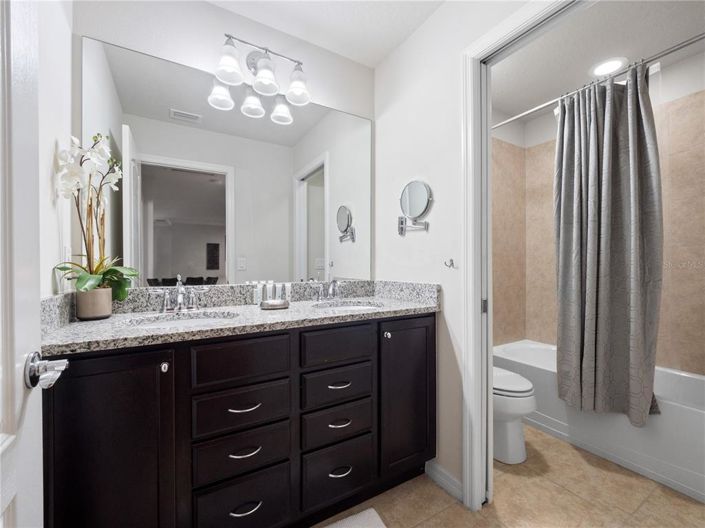 Image No.28-8 Bed Property for sale