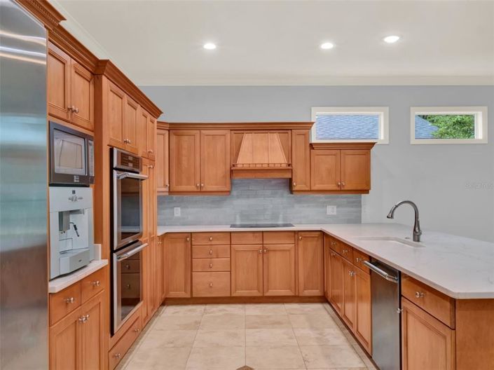 Image No.10-5 Bed Property for sale