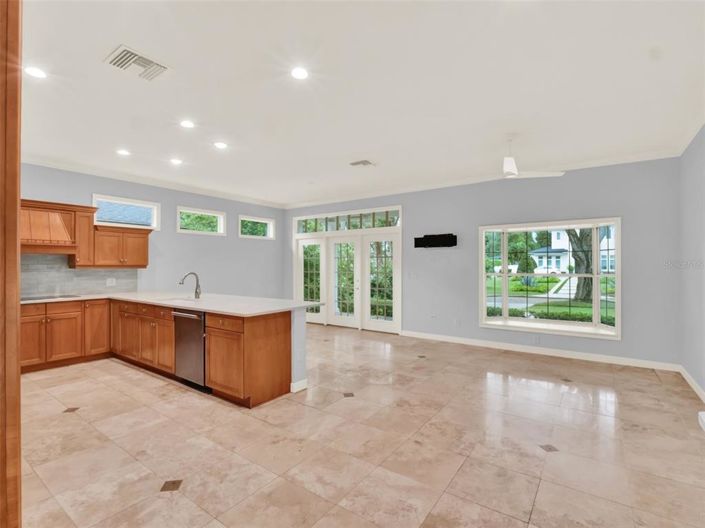 Image No.11-5 Bed Property for sale