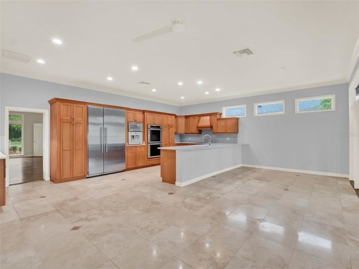 Image No.2-5 Bed Property for sale