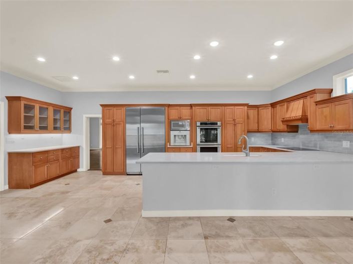 Image No.9-5 Bed Property for sale